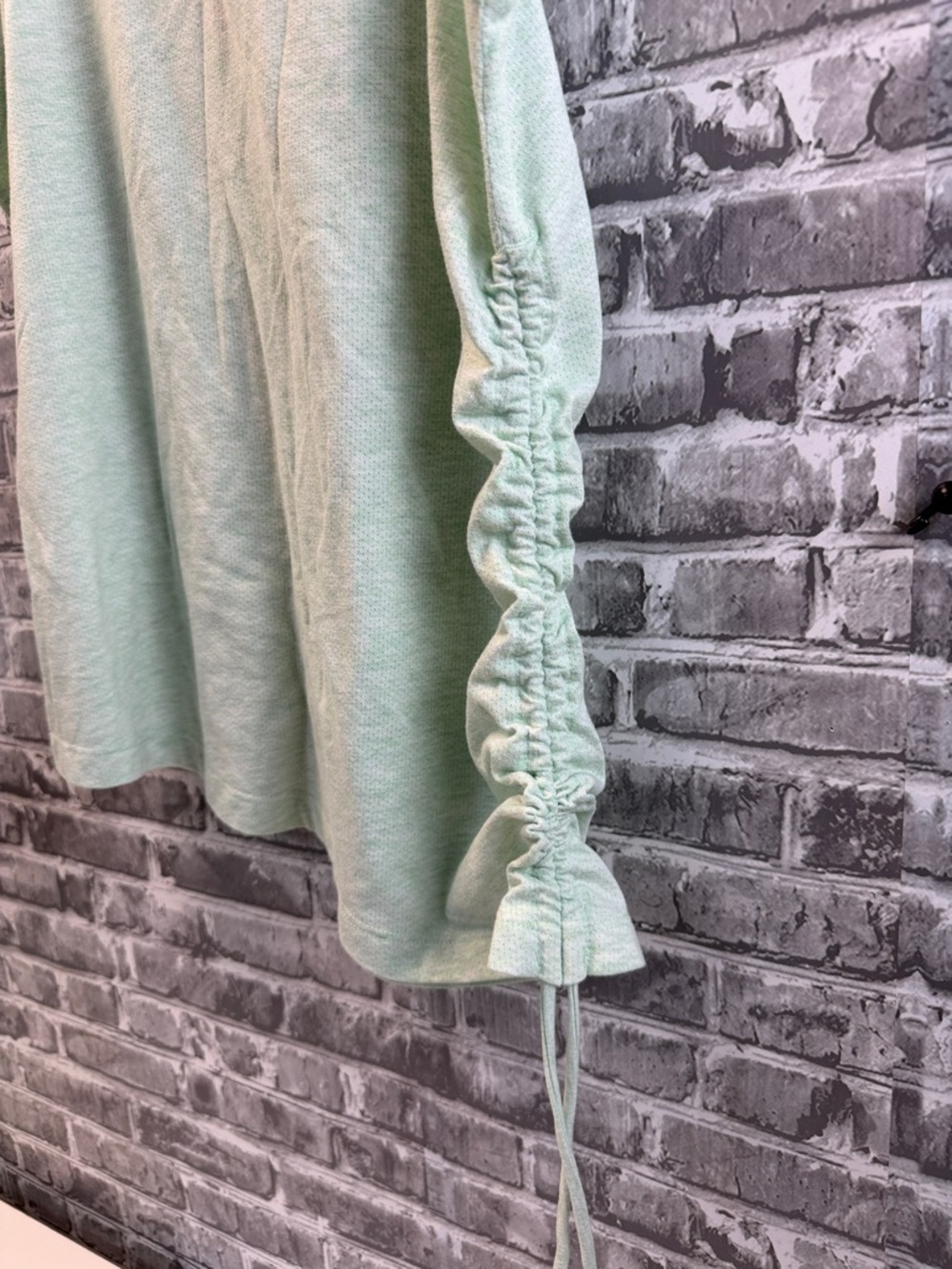 Nike Women’s Light Mint Green Sleeveless Workout Tank - Picture 2 of 7